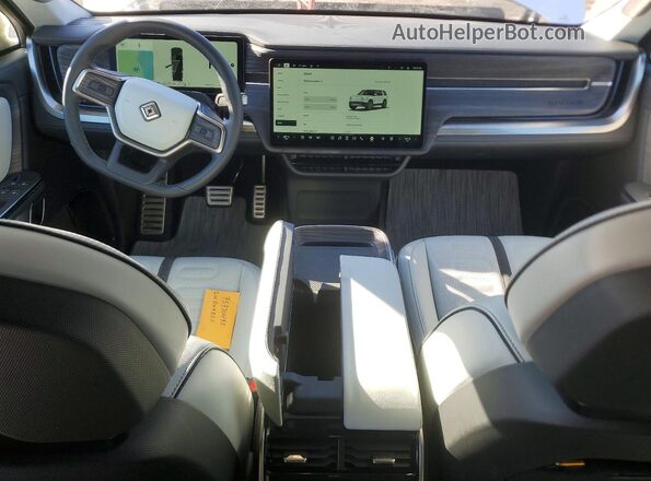 7PDSGABA9RN043969 2024 RIVIAN R1S Белый Вид панели приборов