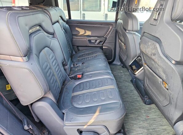 7PDSGABL0NN000455 2022 RIVIAN R1S Зеленый Вид задней части салона