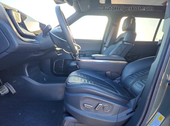 7PDSGABL9NN001488 2022 RIVIAN R1S Green Front interior view
