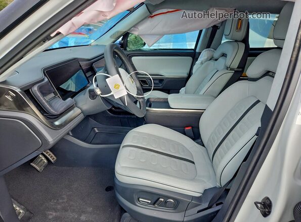 7PDSGABLXPN008551 2023 RIVIAN R1S White Вид салону спереду