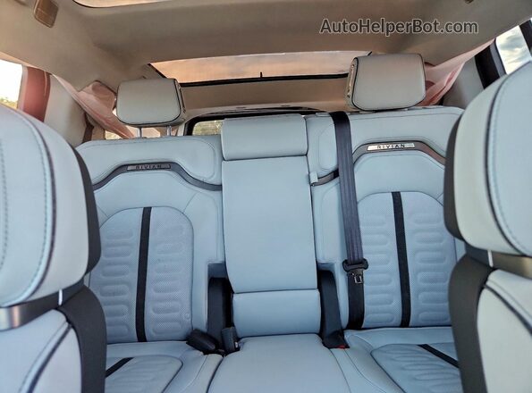 7PDSGABLXPN008551 2023 RIVIAN R1S White Вид задніх сидінь
