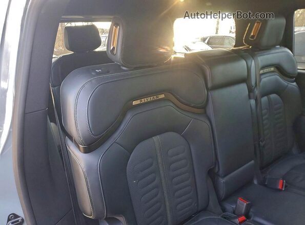 7PDSGBBA3SN066045 2025 RIVIAN R1S Gray Вид задніх сидінь
