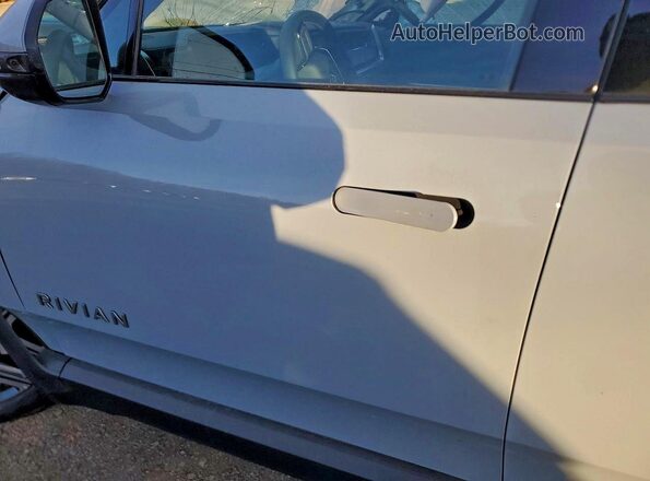 7PDSGBBA3SN066045 2025 RIVIAN R1S Gray Вид салону спереду
