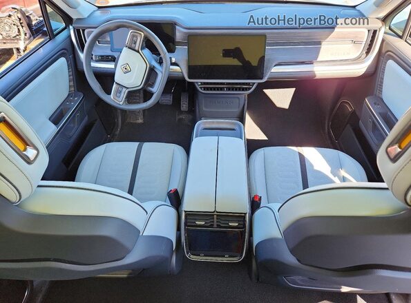 7PDSGCBA3TN084858 2026 RIVIAN R1S White Вид панелі приладів