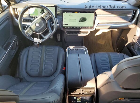 7PDSGCBA4RN032468 2024 RIVIAN R1S Green Vista del salpicadero