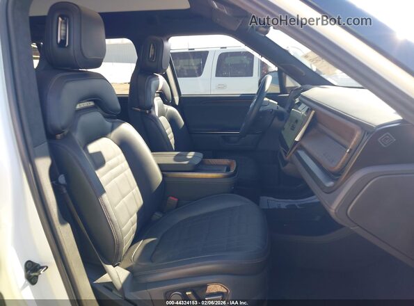 7PDSGCBPXSN057904 2025 RIVIAN R1S White 