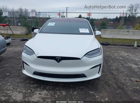 7SAXCAE51NF357196 2022 TESLA MODEL X White Widok wnętrza z tyłu