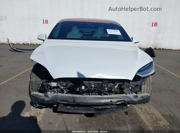 7SAXCBE50NF362668 2022 TESLA MODEL X White Rear interior view