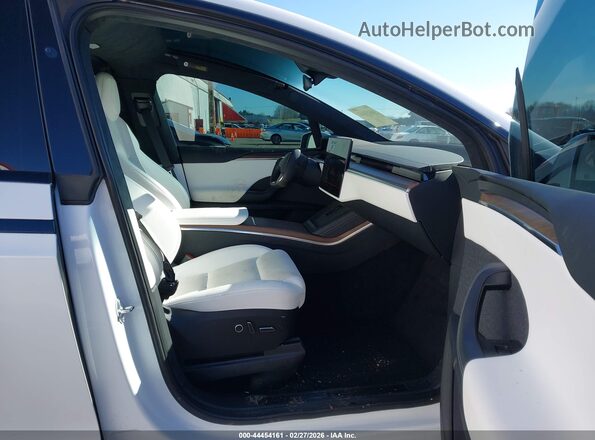 7SAXCBE50NF362668 2022 TESLA MODEL X White Front interior view