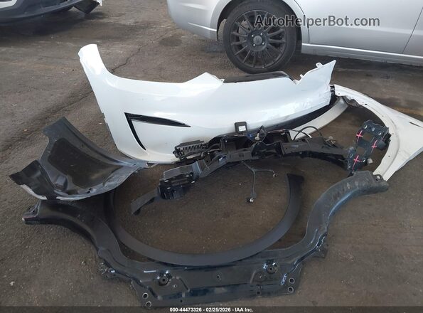 7SAXCBE52RF441278 2024 TESLA MODEL X White Սարքավորումների վահանակի տեսք