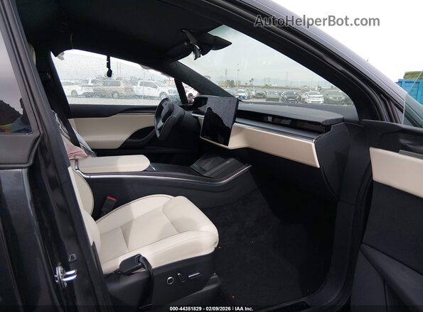 7SAXCBE64SF470991 2025 TESLA MODEL X Серый Вид салона спереди