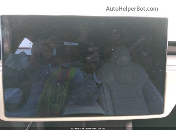 7SAXCBE64SF470991 2025 TESLA MODEL X Серый Вид задних сидений