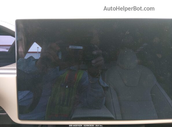 7SAXCBE64SF470991 2025 TESLA MODEL X Серый Панорамный вид салона 360°