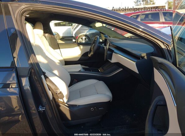 7SAXCBE66RF446993 2024 TESLA MODEL X Gray Вид салону спереду
