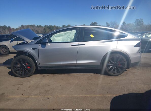 7SAXCBE69RF453873 2024 TESLA MODEL X Silver 360 interior view