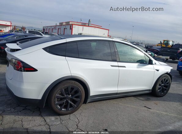 7SAXCDE55PF401009 2023 TESLA MODEL X White სალონის 360-გრადუსიანი ხედი