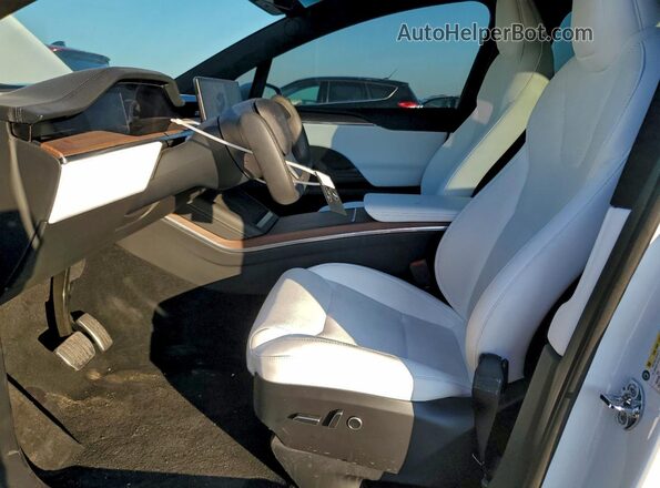 7SAXCDE59RF436624 2024 TESLA MODEL White Front interior view