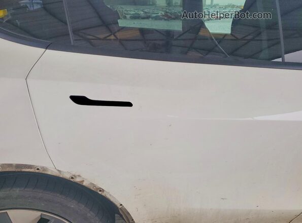 7SAYGAEE0NF307379 2022 TESLA MODEL White Vista de los asientos traseros
