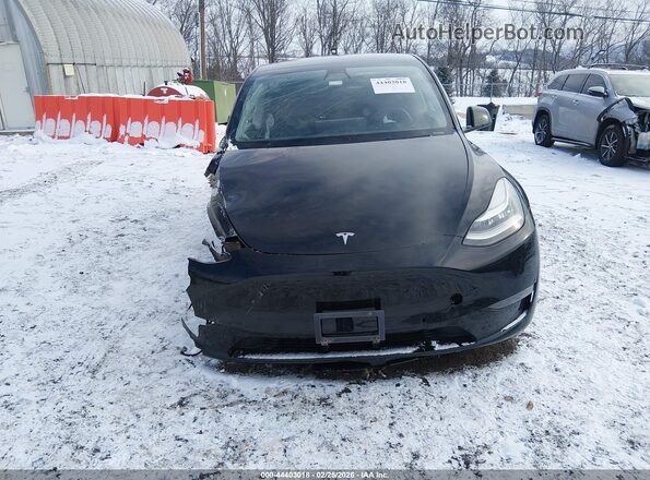 7SAYGAEE0NF381904 2022 TESLA MODEL Y Black Widok z przodu