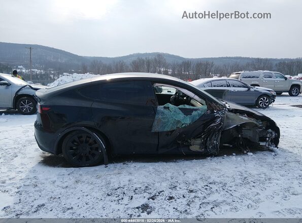 7SAYGAEE0NF381904 2022 TESLA MODEL Y Black Widok wnętrza z tyłu