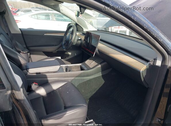 7SAYGAEE4PF829385 2023 TESLA MODEL Y Black Front interior view