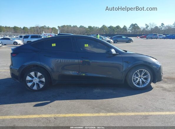 7SAYGAEE4RF029320 2024 TESLA MODEL Y Gray Rear interior view