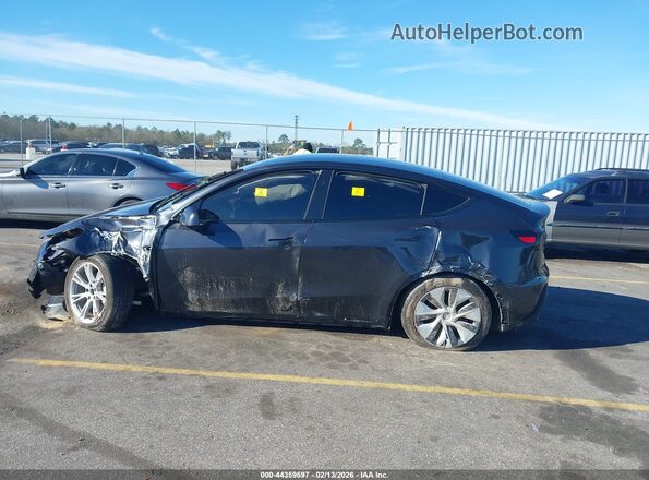 7SAYGAEE4RF029320 2024 TESLA MODEL Y Gray 360 interior view