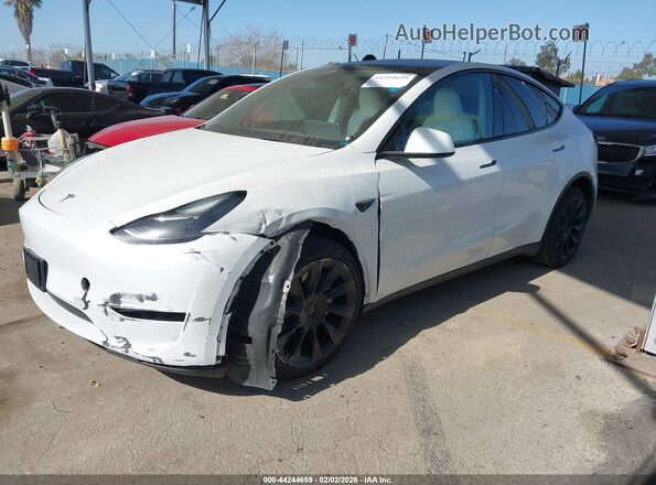 7SAYGAEEXPF800652 2023 TESLA MODEL Y White Przód lewy
