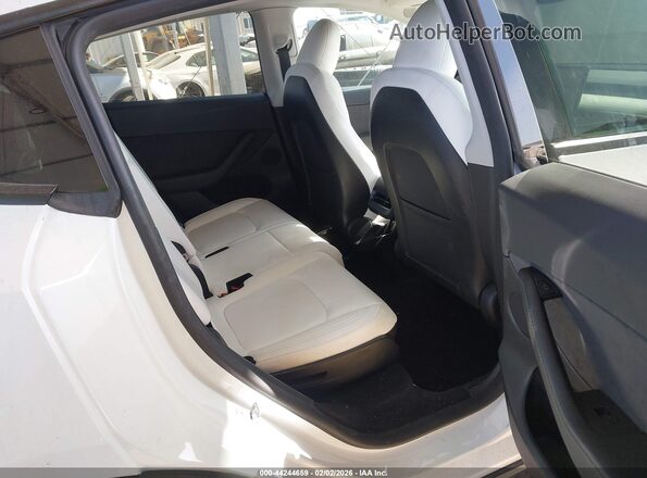 7SAYGAEEXPF800652 2023 TESLA MODEL Y White Widok naklejki z numerem VIN