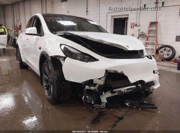 7SAYGAEEXRF214729 2024 TESLA MODEL Y White 