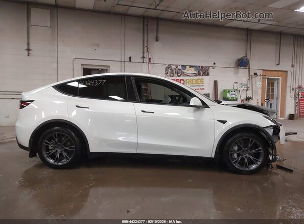 7SAYGAEEXRF214729 2024 TESLA MODEL Y White 