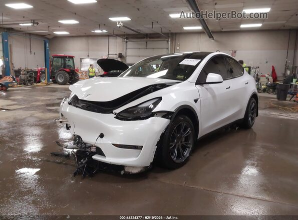 7SAYGAEEXRF214729 2024 TESLA MODEL Y White 