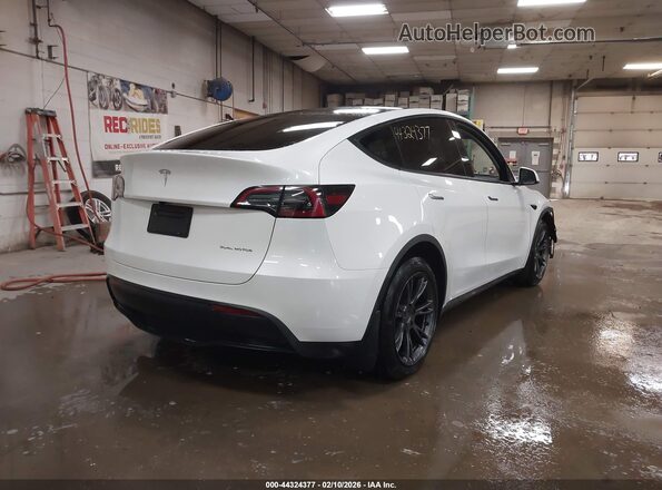 7SAYGAEEXRF214729 2024 TESLA MODEL Y White 