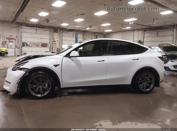 7SAYGAEEXRF214729 2024 TESLA MODEL Y White 