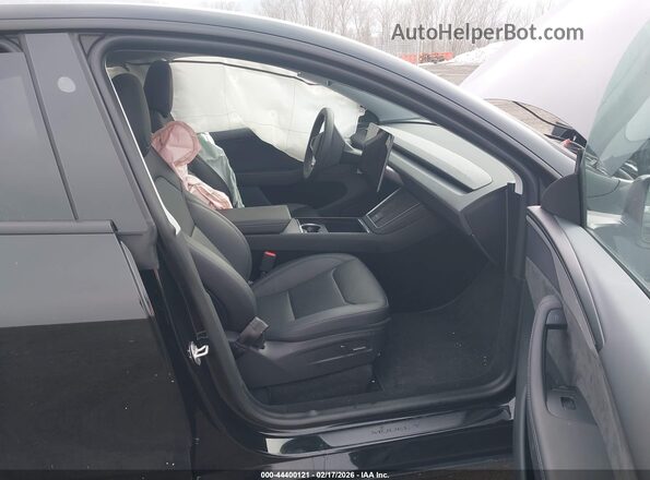 7SAYGDED0TA437309 2026 TESLA MODEL Y Black Սալոնի դիմացի տեսք