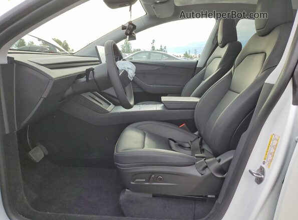 7SAYGDED3TF445035 2026 TESLA MODEL Белый Вид салона спереди