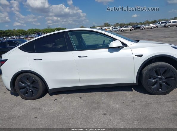 7SAYGDED5RA326621 2024 TESLA MODEL Y White Vista interior de 360 grados