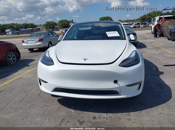 7SAYGDED5RA326621 2024 TESLA MODEL Y White Vista interior trasera