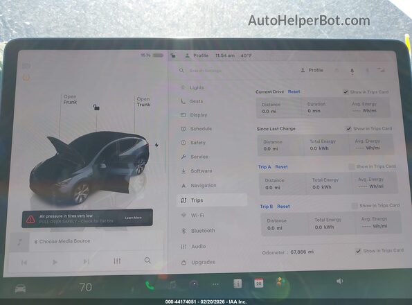 7SAYGDED7RF087317 2024 TESLA MODEL Y Gray Widok tylnych siedzeń