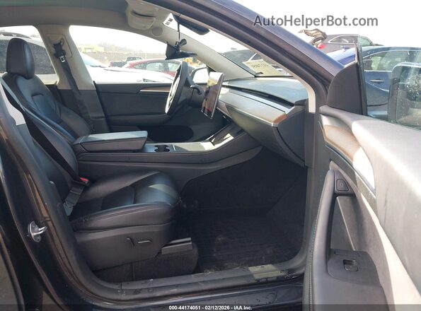 7SAYGDED7RF087317 2024 TESLA MODEL Y Gray Widok wnętrza z przodu