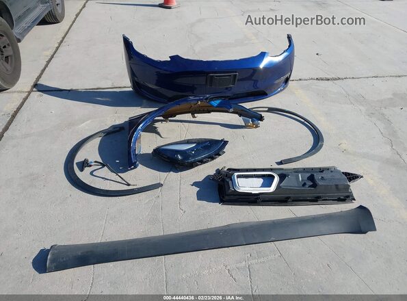 7SAYGDED9RF044081 2024 TESLA MODEL Y Blue Vista del salpicadero