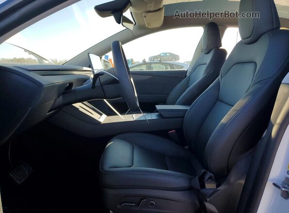 7SAYGDED9TA500973 2026 TESLA MODEL White Vista interior delantera