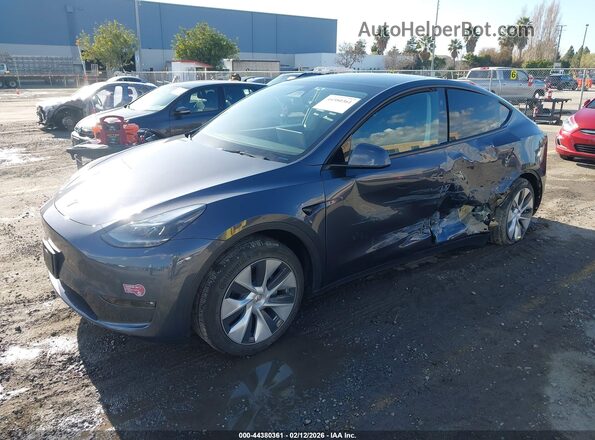 7SAYGDEDXPF977727 2023 TESLA MODEL Y Gray Առջևի ձախ երեք քառորդ տեսարան