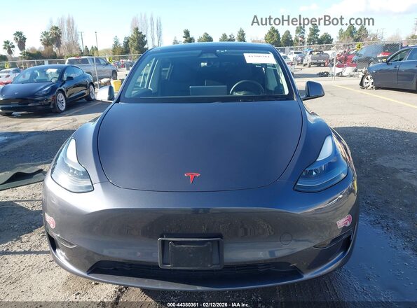 7SAYGDEDXPF977727 2023 TESLA MODEL Y Gray Սարքավորումների վահանակի տեսք