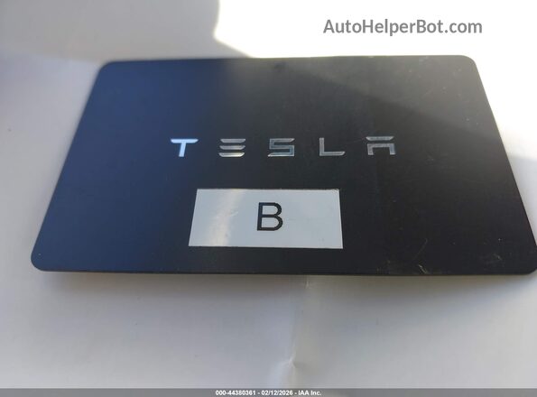 7SAYGDEDXPF977727 2023 TESLA MODEL Y Gray Առջևի վահանակի տեսք