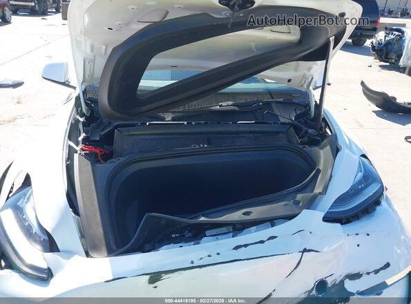 7SAYGDEE0PA090711 2023 TESLA MODEL Y White Հետևի տեսք
