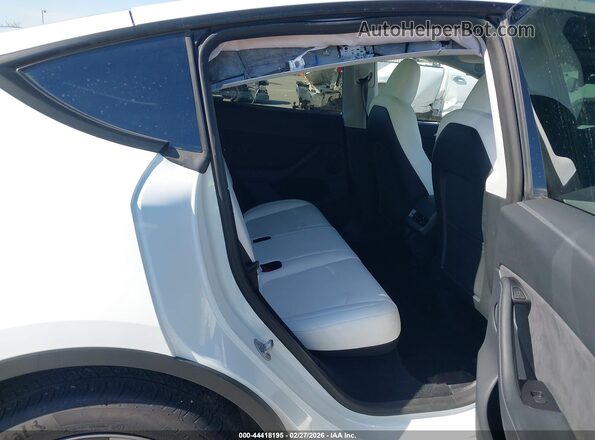 7SAYGDEE0PA090711 2023 TESLA MODEL Y White VIN կոդի պիտակի տեսք