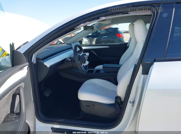 7SAYGDEE0PA090711 2023 TESLA MODEL Y White Սալոնի դիմացի տեսք