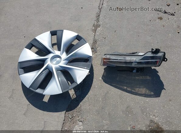 7SAYGDEE0PA090711 2023 TESLA MODEL Y White Սարքավորումների վահանակի տեսք