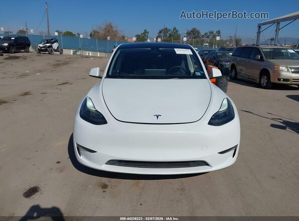 7SAYGDEE0PF632473 2023 TESLA MODEL Y White Rear interior view
